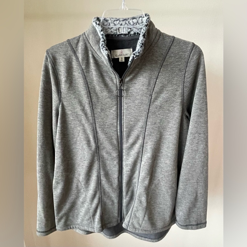 CUDDL DUDS SIZE SMALL ZIP UP JACKET